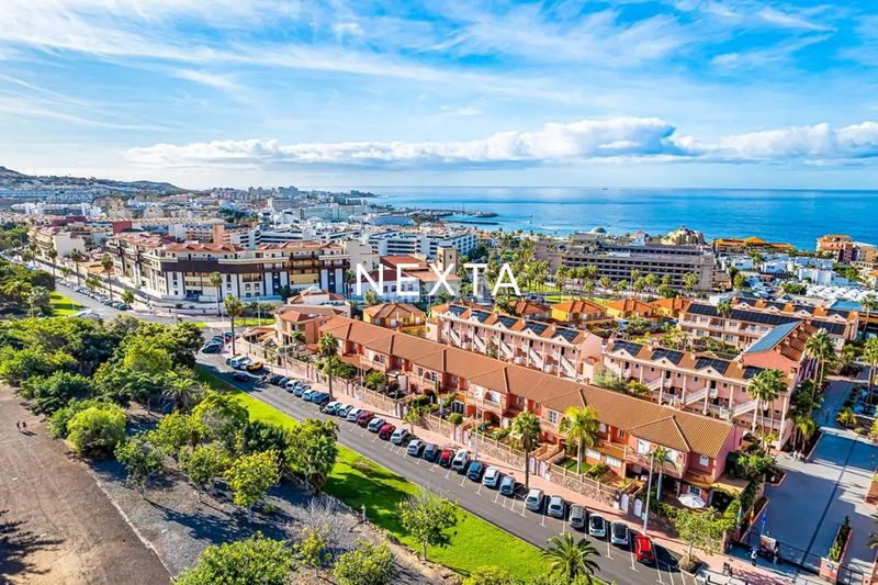 Foto b10af08b-cfd9-4a8e-b117-0f65221a5d67. Casa adossada amb aparcament piscina a Playa del Duque Adeje