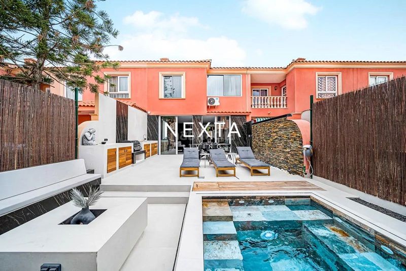 Foto 54ea9fd7-04c3-4b03-8cf7-6d722354742a. Casa adossada amb aparcament piscina a Playa del Duque Adeje