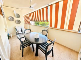 Etagenwohnung in Calle romería del rocío 4. Piso céntrico 3 dormitorios 2 baños con garaje y piscina