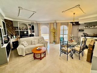 Apartament a Avenida de mijas 21. Piso 3 dormitorios 2 baños muy céntrico