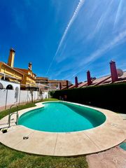 Casa adosada  Calle nardos 13. Adosado de 5 dormitorios en los pacos con jardín privado
