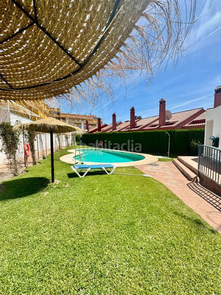 Foto 6bd2e81b-59a5-4253-a44e-35a41d8a6331. Casa adossada a calle nardos 13 a Los Pacos Fuengirola