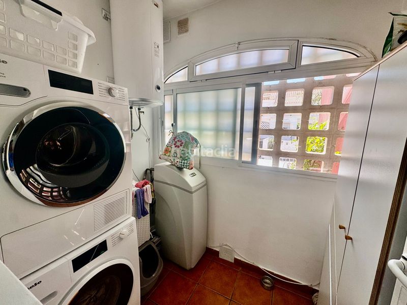 Foto c162b074-62db-4ccc-82d9-5b5fd39a8ffc. Casa adossada a calle nardos 13 a Los Pacos Fuengirola