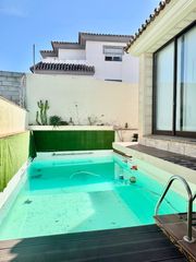 Chalet  Calle era de sierrezuela 12. Villa independiente con apartamento privado y licencia ideal par