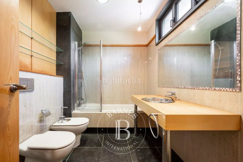 Foto 834232fd-6ed2-4c21-9391-57b1ba43b5c0. Casa amb calefacció aparcament piscina a Igeldo Donostia - San Sebastián