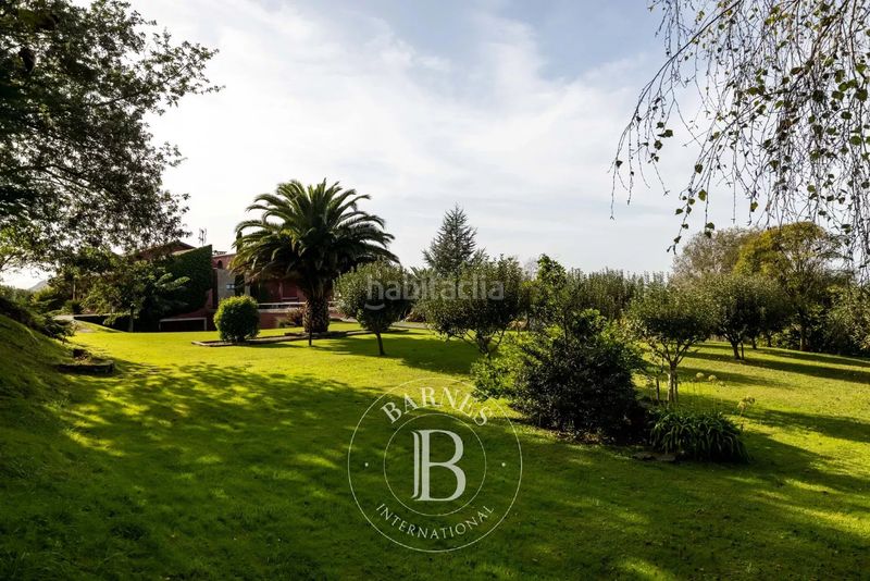 Foto f644962e-730d-40bd-9da1-4f6840537e39. Casa amb calefacció aparcament piscina a Igeldo Donostia - San Sebastián
