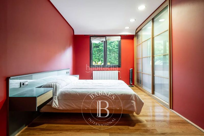 Foto fe92caf5-5518-4019-8e3b-de5b65bbc16e. Casa amb calefacció aparcament piscina a Igeldo Donostia - San Sebastián