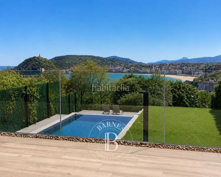 Foto 1d2d7f01-9ace-4ae8-b757-e55db8d9cd4c. Casa amb calefacció aparcament piscina a Antiguo Donostia - San Sebastián
