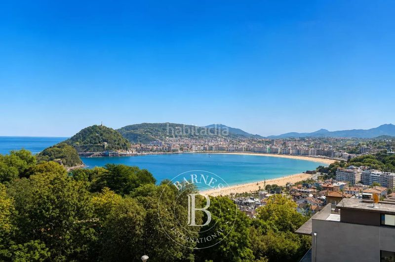 Foto 4d5d9a00-66be-4e0f-a964-b65f25866af6. Casa amb calefacció aparcament piscina a Antiguo Donostia - San Sebastián