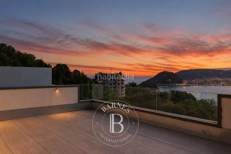 Foto 545b1f6c-0614-4ffd-99d8-d6bf7c277eee. Casa amb calefacció aparcament piscina a Antiguo Donostia - San Sebastián