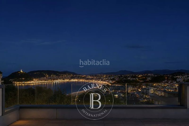 Foto 6c79677c-e3e3-4e8e-b1b1-8e5f99db8d76. Casa amb calefacció aparcament piscina a Antiguo Donostia - San Sebastián