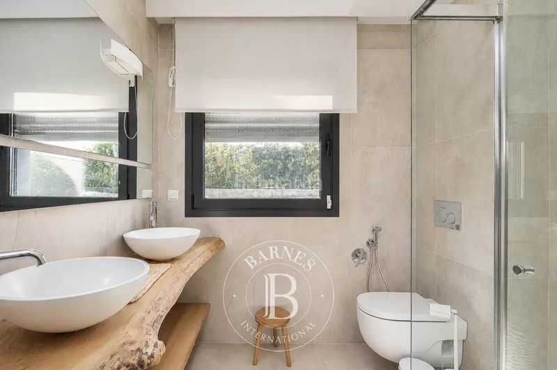 Foto c7ba387a-9a58-43a6-a3c6-93bc16b9f98b. Casa amb calefacció aparcament piscina a Antiguo Donostia - San Sebastián