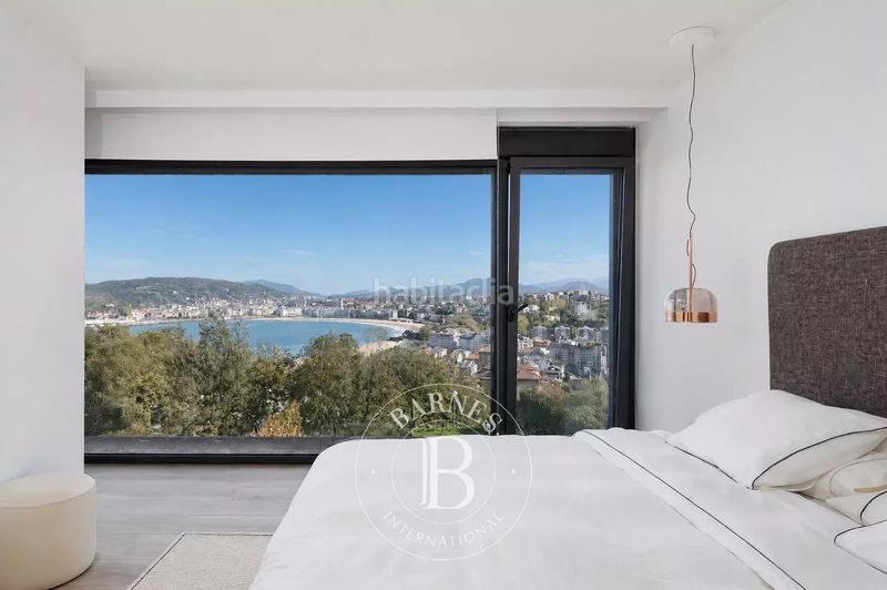 Foto e5394a98-8547-4c24-8a8d-9525de2c4a80. Casa amb calefacció aparcament piscina a Antiguo Donostia - San Sebastián