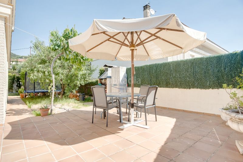 Foto cdc94318-d84d-47ac-b3e2-f3b7e0755781. Casa aparellada amb calefacció piscina a Premià de Dalt