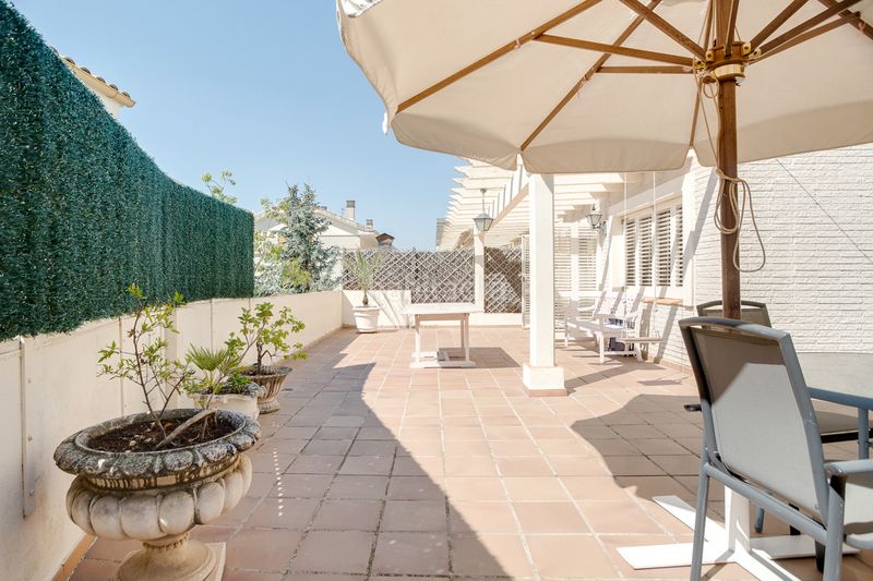 Foto e3d597fe-0f2c-4c96-8459-042706d1533a. Casa aparellada amb calefacció piscina a Premià de Dalt