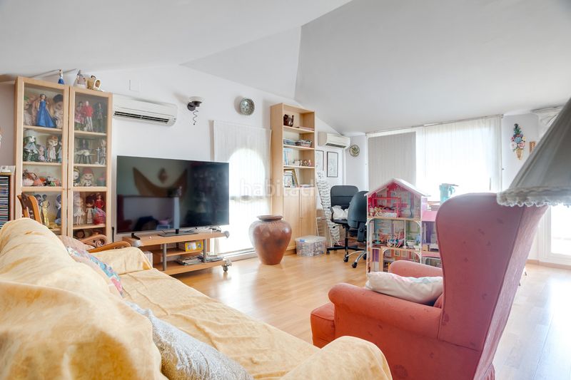 Foto ee268569-625c-4d23-8c59-3d2fd08b3c68. Casa aparellada amb calefacció piscina a Premià de Dalt