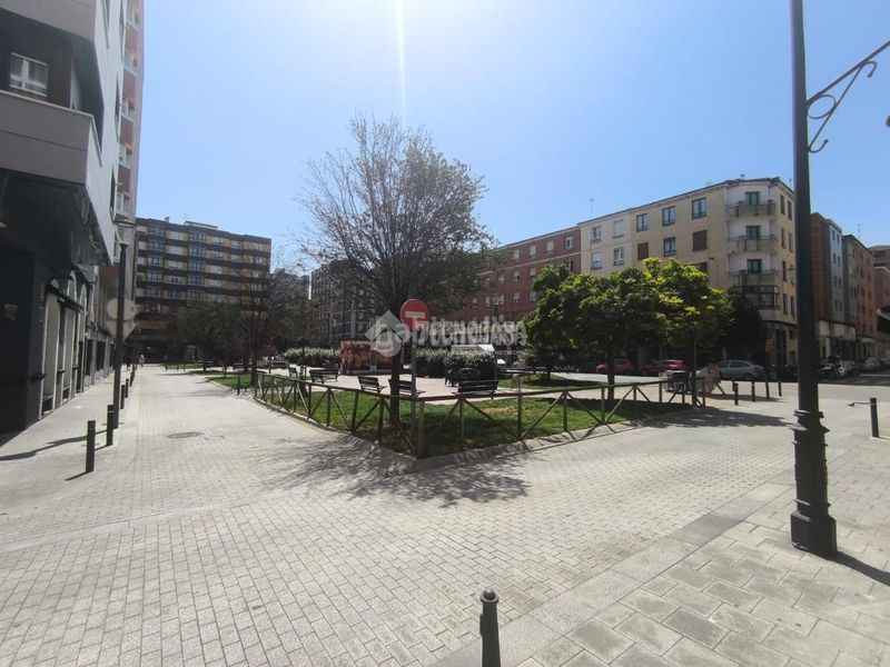 Foto 4a8ded9a-ea0b-47c3-a029-61b79c9dc094. Local comercial a Llano Gijón