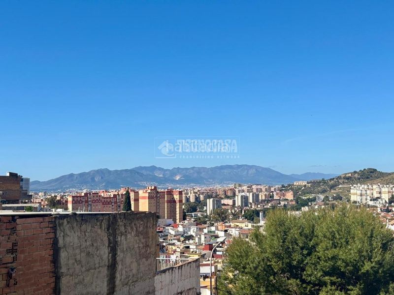 Foto 41a53a66-17a6-4b14-9a05-80e077865221. Casa aparellada a Mangas Verdes - Las Flores - Parque del Sur Málaga