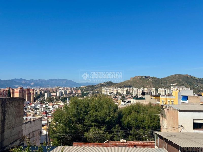 Foto fe464d7e-a2f5-49db-bb89-01478d799323. Casa aparellada a Mangas Verdes - Las Flores - Parque del Sur Málaga