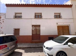 Casa aparellada a Manzanares. Casa en venta en manzanares