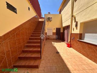 Casa aparellada a Solana (La). Casa en venta en la solana