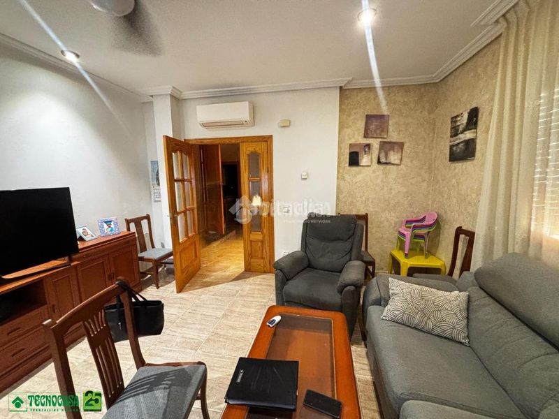 Foto 11df64a7-4da1-4205-9e30-988f2124d51b. Casa aparellada amb aparcament a Solana (La)