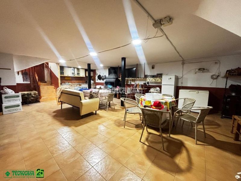 Foto 13f49118-cef1-4398-9f0d-d47d6fb802b5. Casa aparellada amb aparcament a Solana (La)