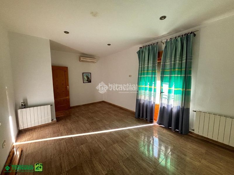Foto 1d94f8cf-881d-4b65-9961-96e866c5d27c. Casa aparellada amb aparcament a Solana (La)