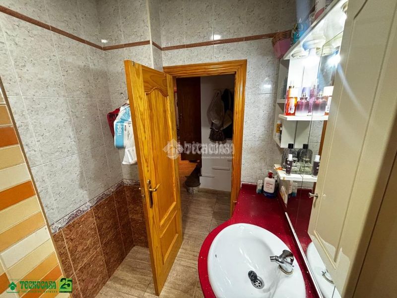 Foto 1e83c8b9-a712-4e3d-97d7-6406ea4957b1. Casa aparellada amb aparcament a Solana (La)