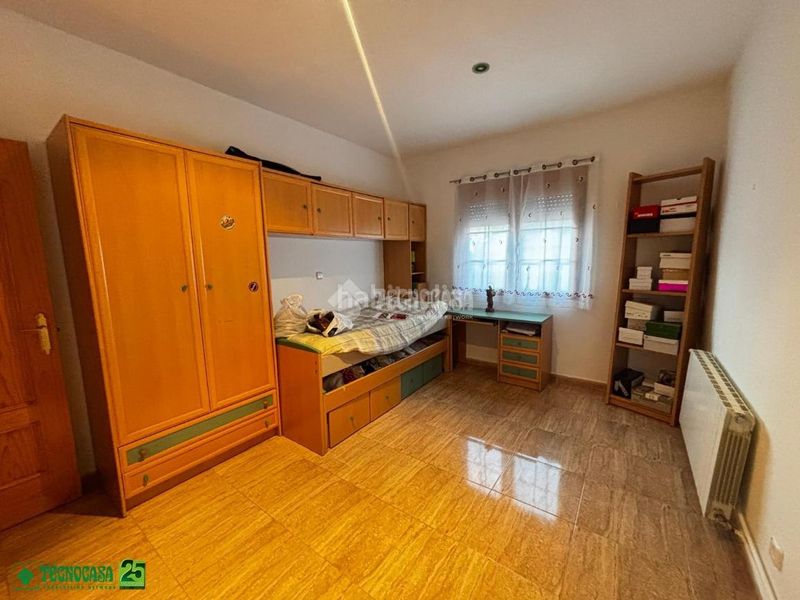 Foto 22c4c97a-4608-4d86-b85a-d8823910cb61. Casa aparellada amb aparcament a Solana (La)