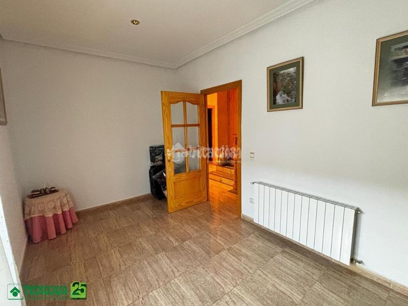 Foto 4d664071-5030-479d-8508-f6db7f9f64e8. Casa aparellada amb aparcament a Solana (La)