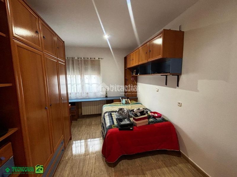 Foto 560b94d5-8c05-42de-b45e-37df53ce5163. Casa aparellada amb aparcament a Solana (La)