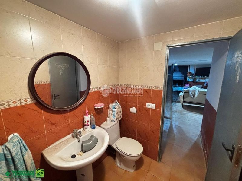 Foto 5d4399b8-ff85-4124-8704-ee964b2564ec. Casa aparellada amb aparcament a Solana (La)