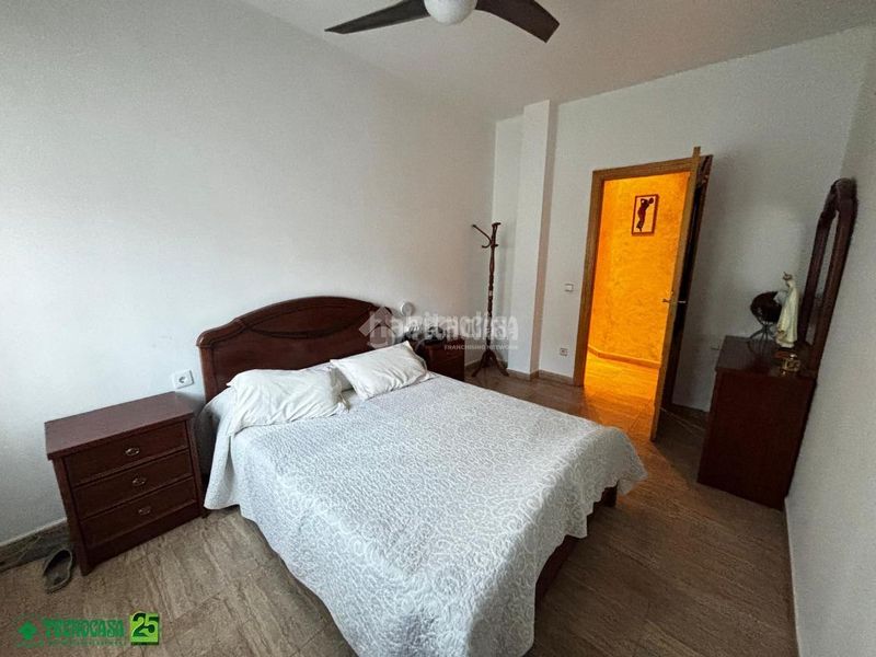 Foto 70ed22bd-77e5-4855-9849-b5d6edd75335. Casa aparellada amb aparcament a Solana (La)