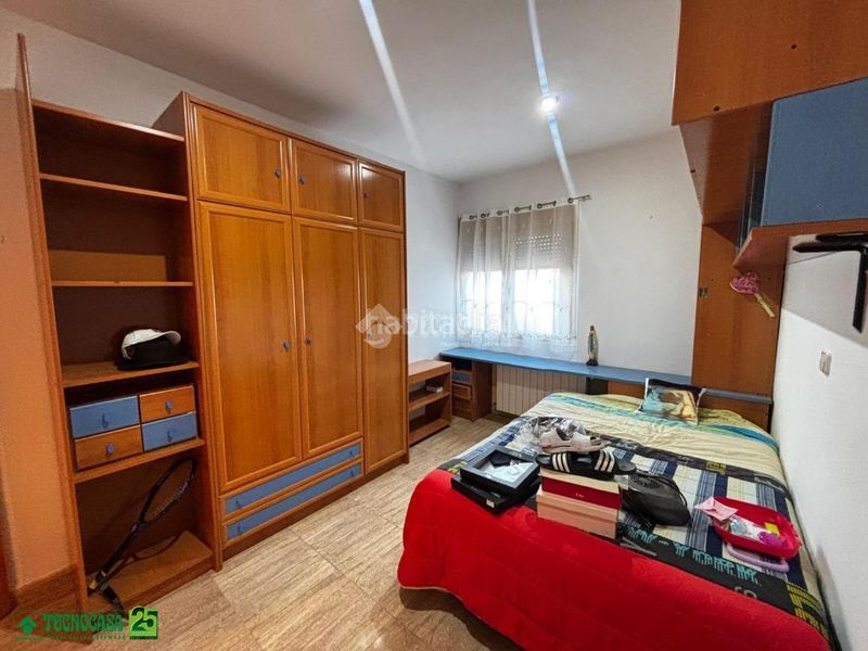 Foto 98a93c80-7cf4-42e8-b6a6-16a558a08b1b. Casa aparellada amb aparcament a Solana (La)