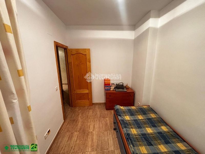 Foto a2ebb4dd-18b5-4341-9e86-e040b5bbf63e. Casa aparellada amb aparcament a Solana (La)