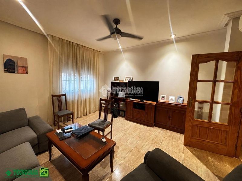 Foto a709196b-60ad-4ab7-b33e-b817c74d0f12. Casa aparellada amb aparcament a Solana (La)