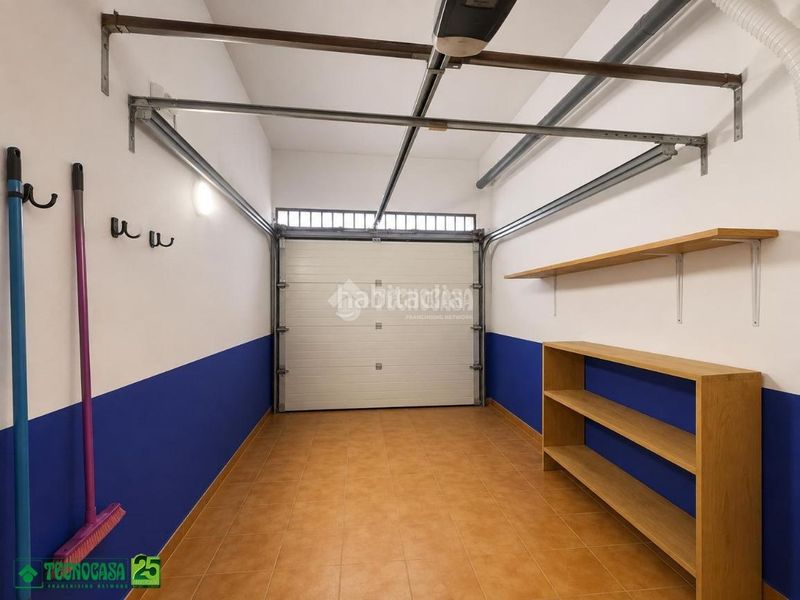 Foto f720e51c-648c-4a2c-a0aa-6875b09394cc. Casa aparellada amb aparcament a Solana (La)