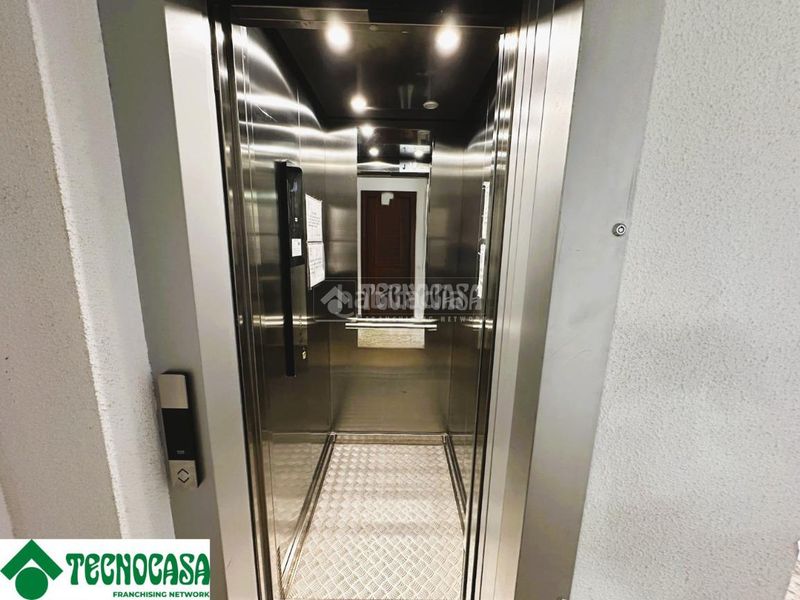 Foto f3198b04-ea54-4ddc-bd49-fd736a2482dc. Pis a El Mercado Manises