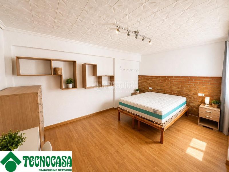 Foto a0fb6041-f9e7-4fd3-b5d5-1e9eb966646b. Pis a El Mercado Manises