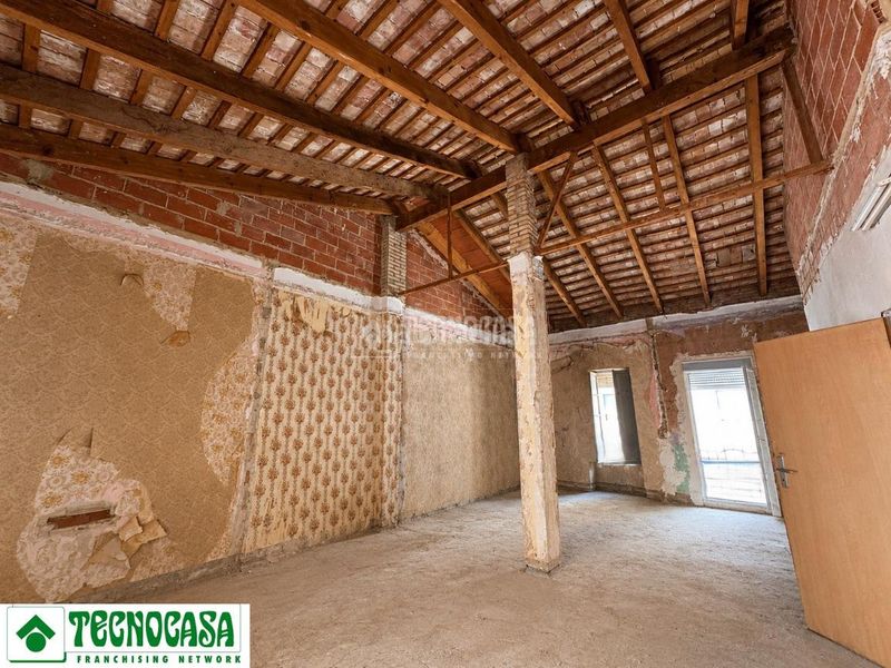 Foto a2b8cfc4-d4a0-480a-8632-41b7abb92dd7. Pis a El Mercado Manises