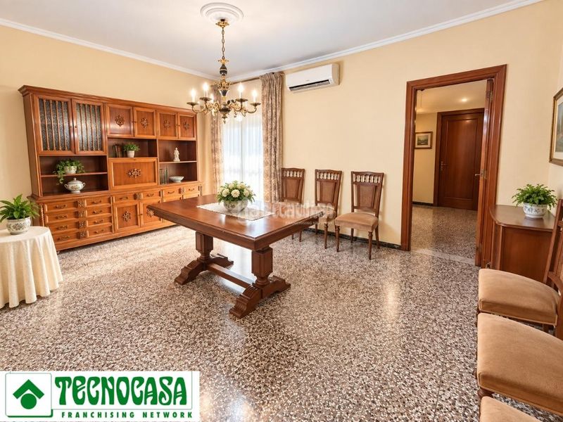 Foto 103700ac-6b11-45c3-968e-c829fdfd3524. Casa amb calefacció a Centro Ciudad Manises