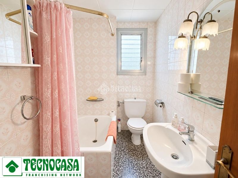 Foto b8886cdf-d339-4a1a-a1e0-a8999493ea1c. Casa amb calefacció a Centro Ciudad Manises