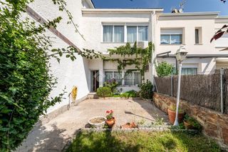 Casa bifamiliare in Hoyo de Manzanares. Casa en venta en hoyo de manzanares