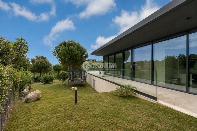 Foto 82cb62e4-d6c8-4693-9d29-f5160b19fada. Casa amb calefacció aparcament piscina a Salud y Alegría - El Lago Torrelodones