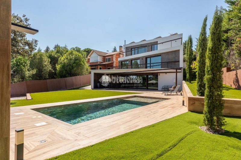 Foto 2b8f1f7a-5c41-49b9-8495-b6b0843303f3. Maison avec chauffage parking piscine dans El Peñalar - Arroyo de Trofas - Montealegre Torrelodones