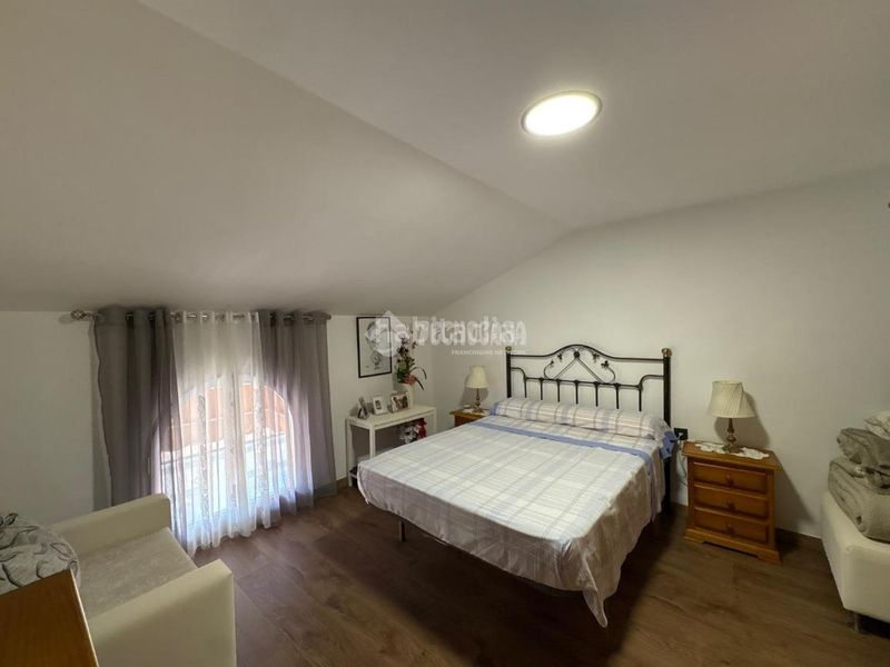 Foto 07defe88-5d61-4360-ade1-50ffa4e9d48d. Casa aparellada amb aparcament a Andújar