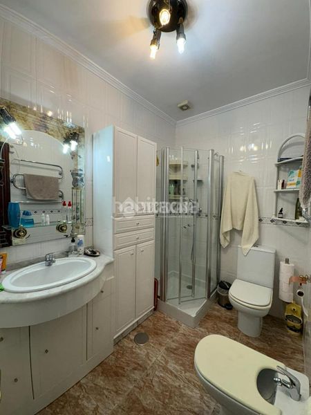 Foto b99e3581-6164-4a1d-bf98-ddab35ce1a6e. Casa aparellada amb aparcament a Andújar