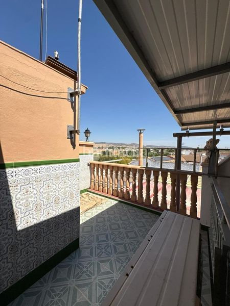 Foto cdcb8377-1558-4e0d-9f93-4b2541a251c3. Casa aparellada amb aparcament a Andújar