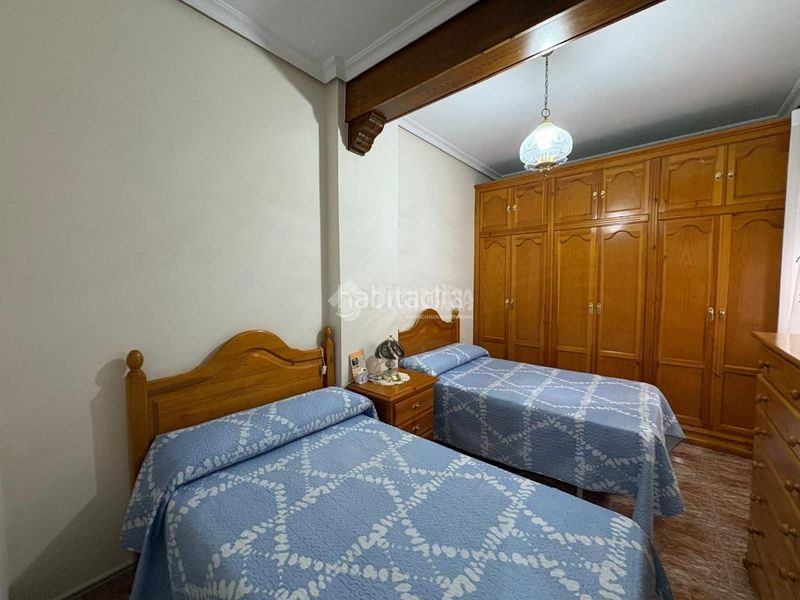 Foto cf4e9ed9-9309-418f-bbfc-7ad48961524d. Casa aparellada amb aparcament a Andújar